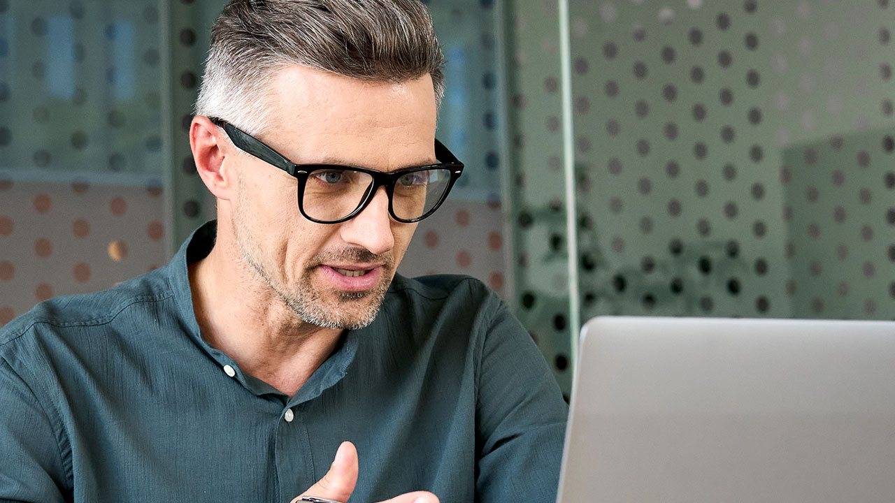 Executive coaching session with a manager in a hybrid workplace setting